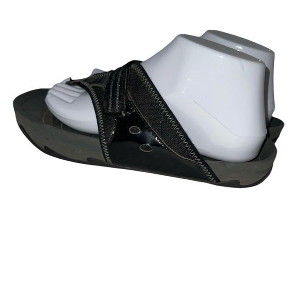 Earth Women's Sandals Size 9B Black Leather Upper Thong Arch Support Slip On - Picture 2 of 12
